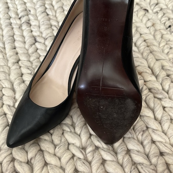 Classic Cole Haan Black Leather Pumps - Picture 2 of 6